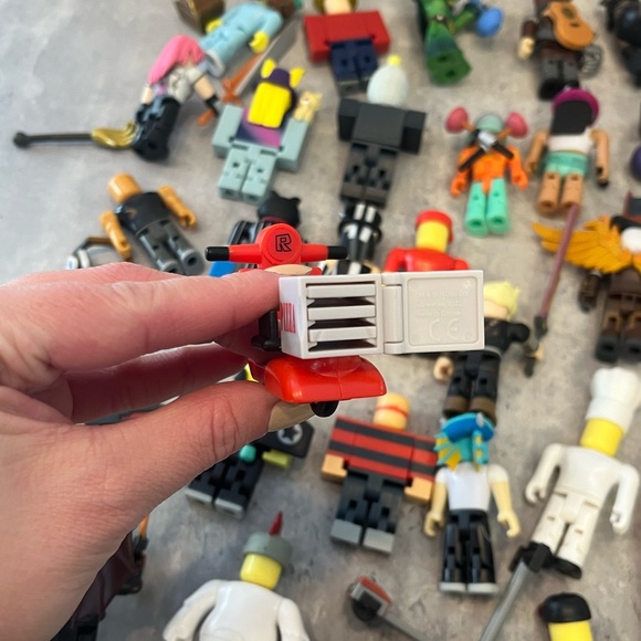 Roblox large lot of figurine toys - Picture 13 of 15